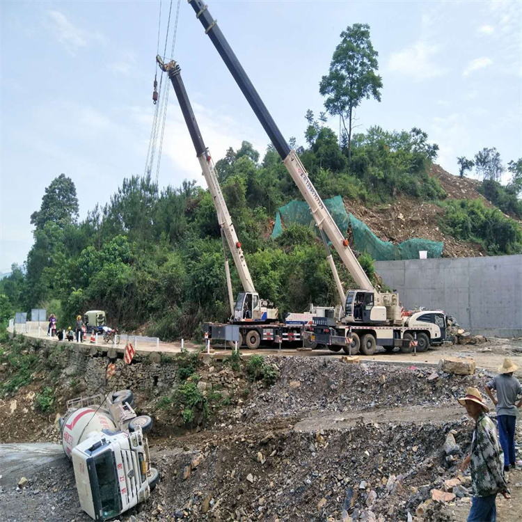 钢城汽车掉沟里叫吊车救援要多少钱