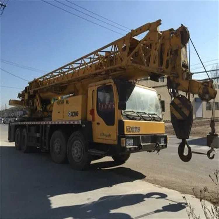 钢城吊车吊挖机吊哪里比较安全